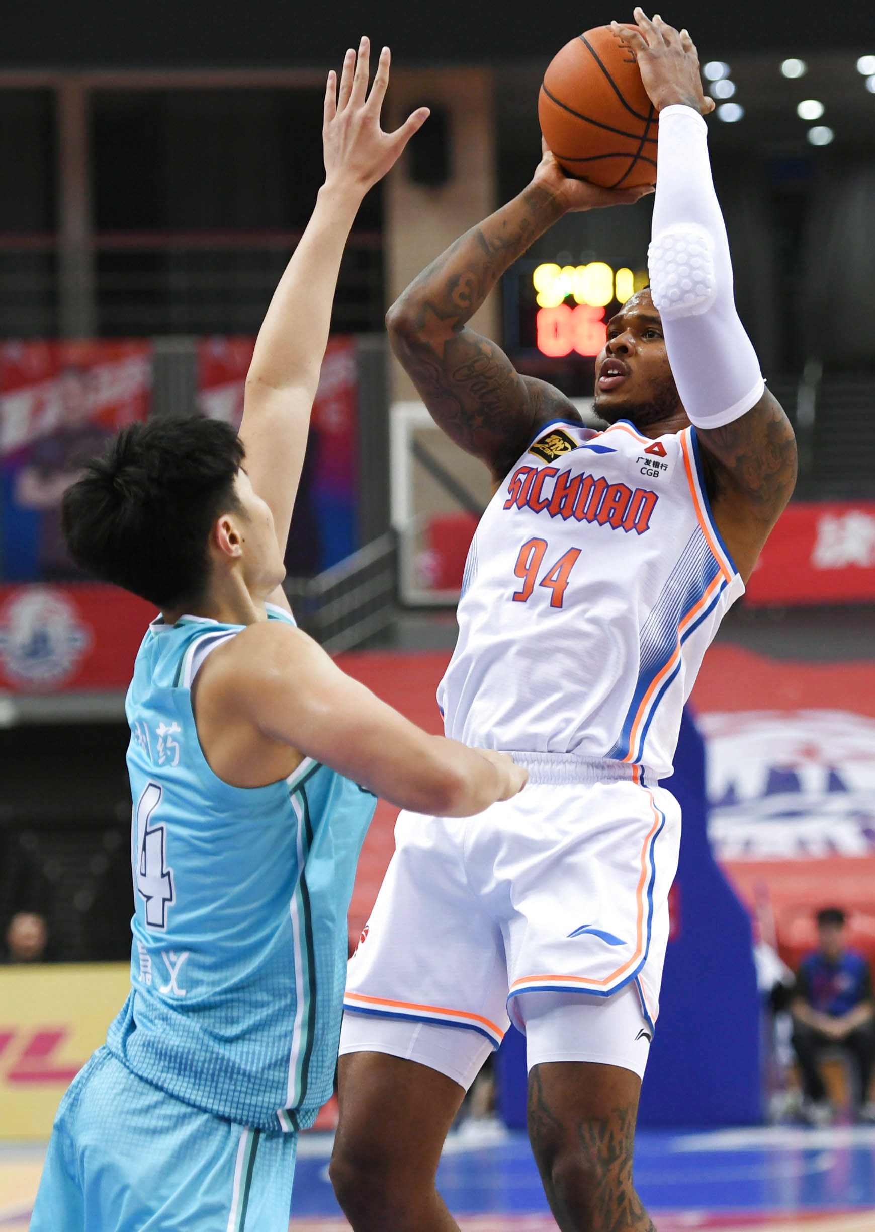 包含新奥尔良鹈鹕发布备战花絮；清晨防线松动；国王杯任务艰巨；阵容厚度经受考验的词条-爱游戏网址入口